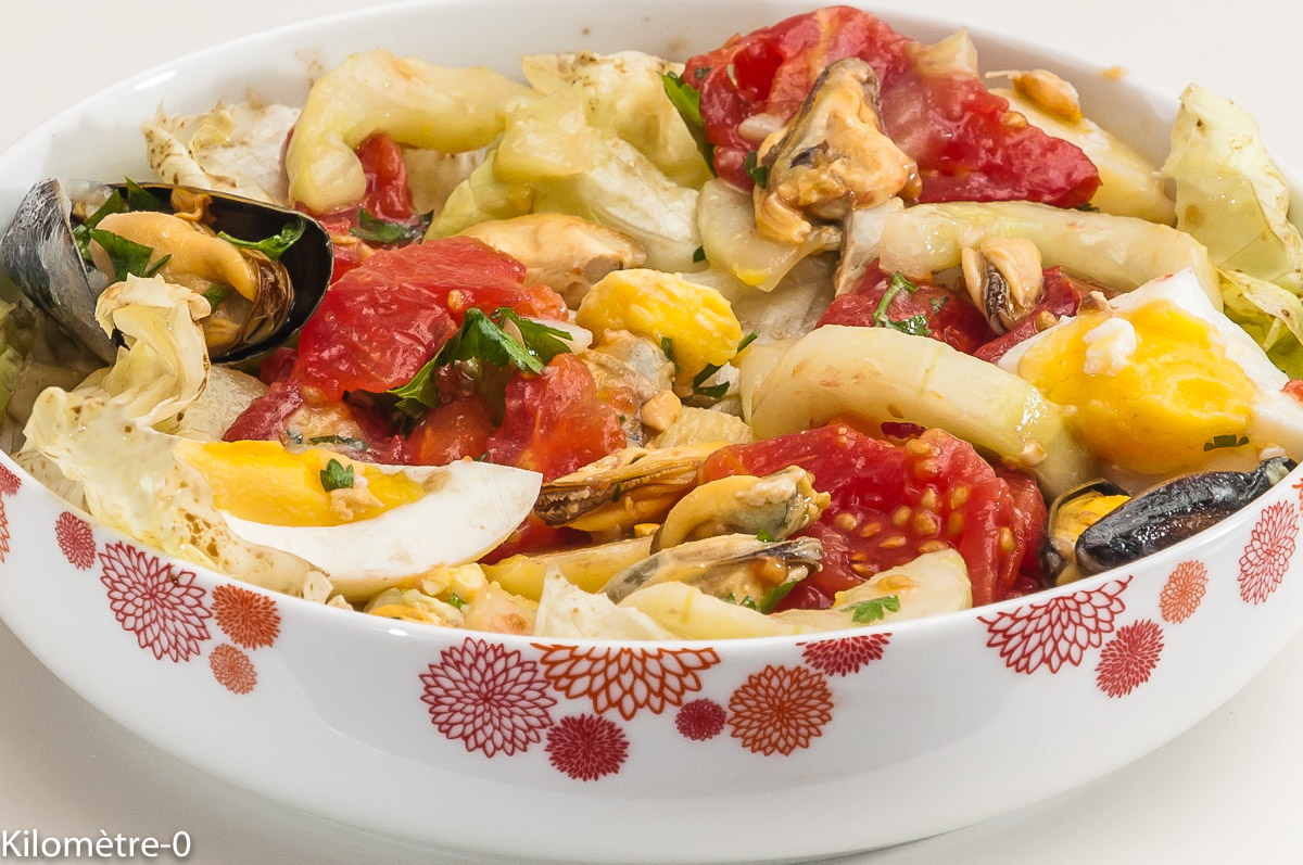 Photo de recette de salade de moules, pommes de terre, tomate, été, concombre, oeufs de Kilomètre-0, blog de cuisine réalisée à partir de produits locaux et issus de circuits courts