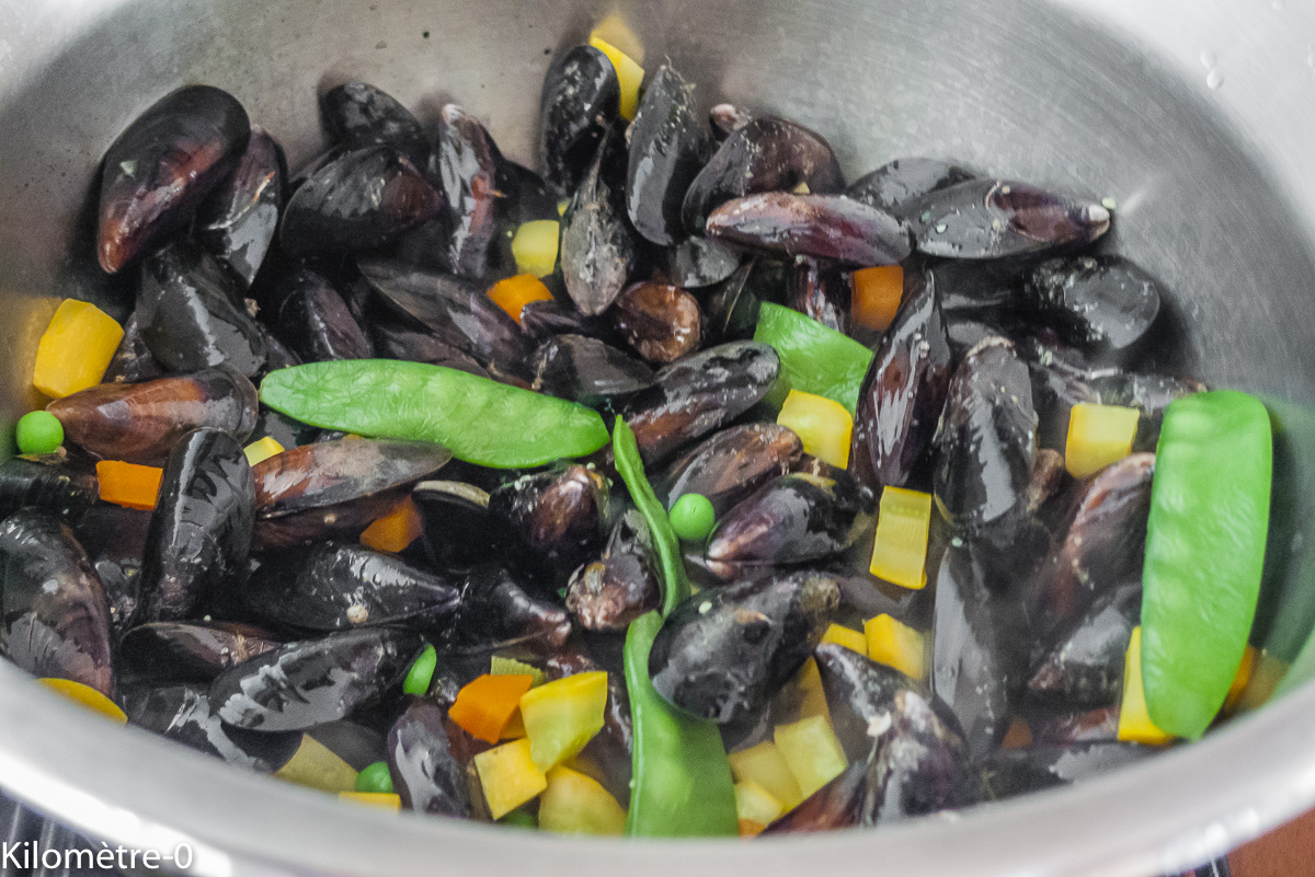 Photo de recette de moules aux légumes d'été de Kilomètre-0, blog de cuisine réalisée à partir de produits locaux et issus de circuits courts