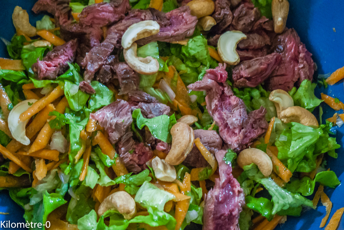 Photo de recette de salade thaïe de Kilomètre-0, blog de cuisine réalisée à partir de produits locaux et issus de circuits courts