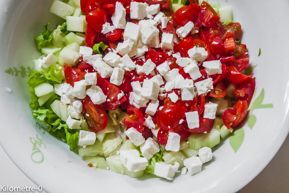 Photo de recette de salade grecque de Kilomètre-0, blog de cuisine réalisée à partir de produits locaux et issus de circuits courts
