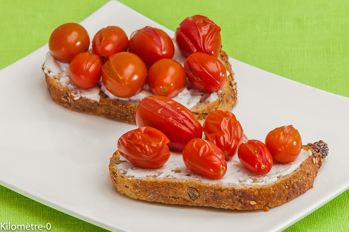 Photo de recette de bruschette, tomate, ricotta, italienne, kilomètre-0, blog de cuisine réalisée à partir de produits locaux et issus de circuits courts