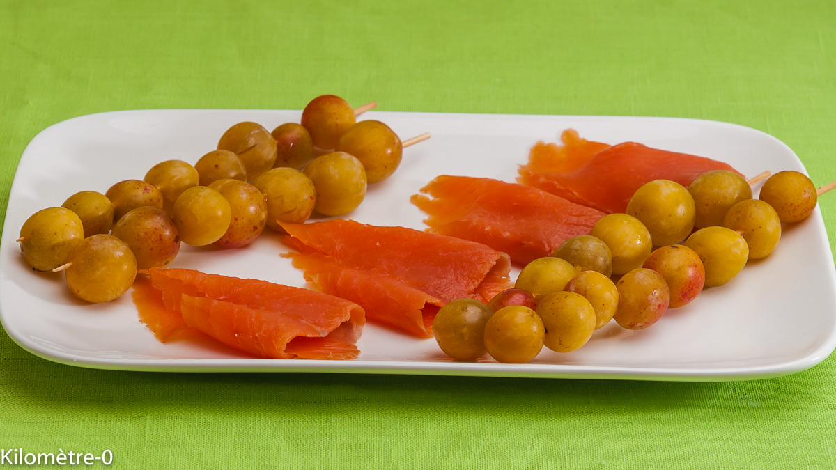 Photo de recette de brochettes, mirabelles, saumon fumé de Kilomètre-0, blog de cuisine réalisée à partir de produits locaux et issus de circuits courts