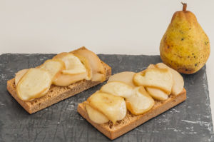 Photo de recette de curé nantais, poire, pain d'épice de Kilomètre-0, blog de cuisine réalisée à partir de produits locaux et issus de circuits courts