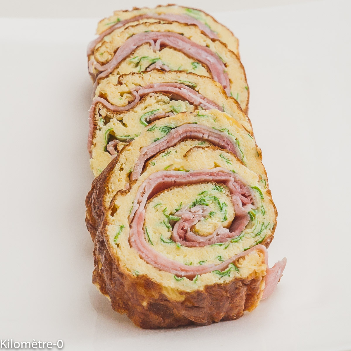 Photo de recette d'omelette roulée, facile, rapide, jambon, apéro de Kilomètre-0, blog de cuisine réalisée à partir de produits locaux et issus de circuits courts