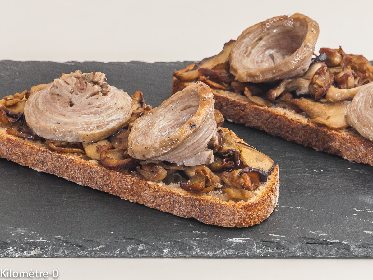 Photo de recette de tartine, cèpes, andouille, facile, bruschetta,  de  Kilomètre-0, blog de cuisine réalisée à partir de produits locaux et issus de circuits courts