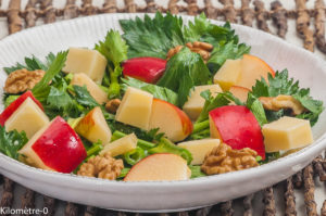 Photo de recette de  salade, céleri, cantal, noix, pomme de Kilomètre-0, blog de cuisine réalisée à partir de produits locaux et issus de circuits courts