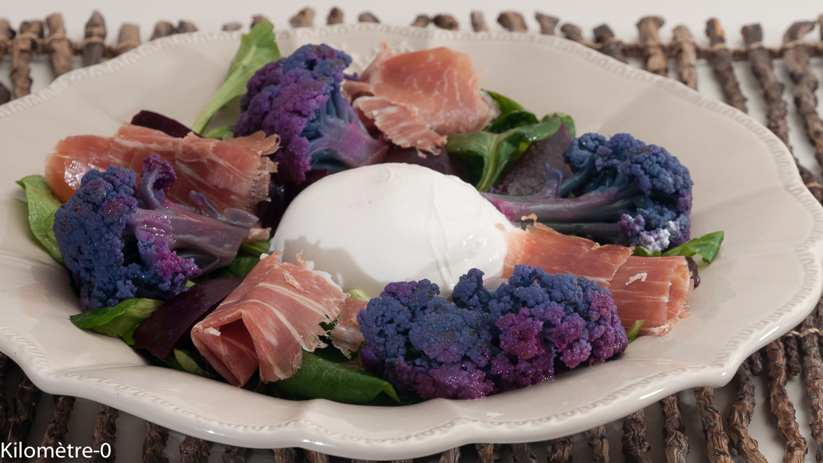 Photo de recette de salade, chou fleur violet, burrata, betteraves de Kilomètre-0, blog de cuisine réalisée à partir de produits locaux et issus de circuits courts
