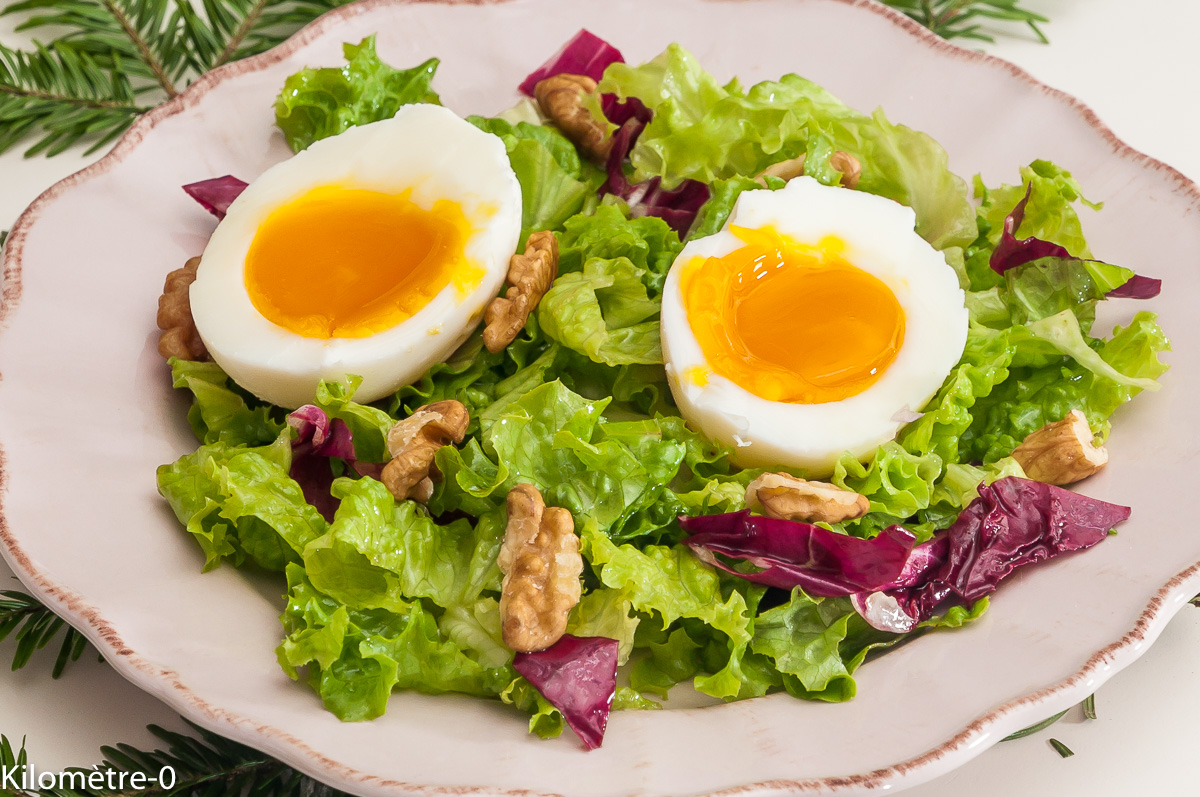 Photo de recette d'oeuf mollet en salade, noix, facile, rapide, léger de Kilomètre-0, blog de cuisine réalisée à partir de produits locaux et issus de circuits courts
