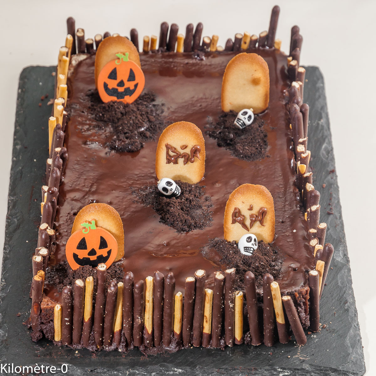 Photo de recette de gâteau, cimetière, halloween, enfants, Kilomètre-0, blog de cuisine réalisée à partir de produits locaux et issus de circuits courts