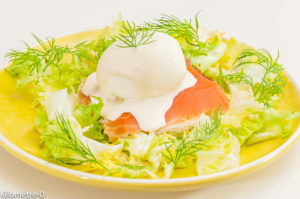 Photo de recette d'oeuf mollet, salade, samon fumé, truite fumée, sauce, pain, rapide, soir, diner,  de  Kilomètre-0, blog de cuisine réalisée à partir de produits locaux et issus de circuits courts