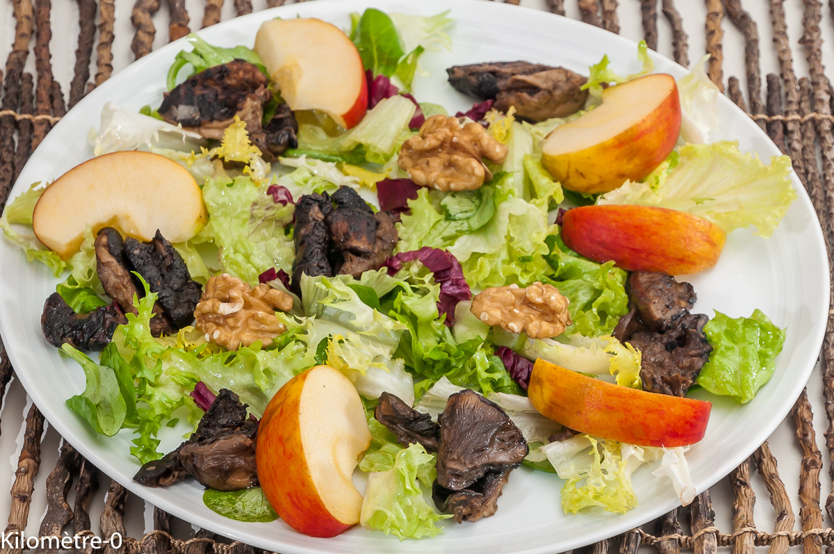 Photo de recette de salade, automne, champignons, pomme, noix de Kilomètre-0, blog de cuisine réalisée à partir de produits locaux et issus de circuits courts