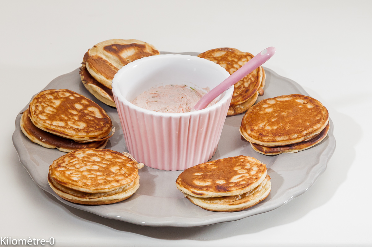 Photo de recette de blinis facile, rillette, mousse, saumon de Kilomètre-0, blog de cuisine réalisée à partir de produits locaux et issus de circuits courts