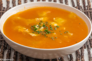 Photo de recette de soupe butternut, courge, ravioles, automne, hiver, potage, facile,  de Kilomètre-0, blog de cuisine réalisée à partir de produits locaux et issus de circuits courts