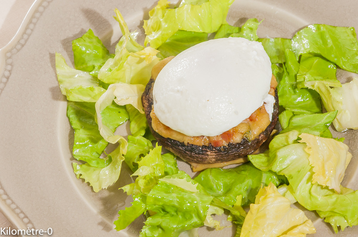 Photo de recette de champignons farcis, oeufs pochés de Kilomètre-0, blog de cuisine réalisée à partir de produits locaux et issus de circuits courts
