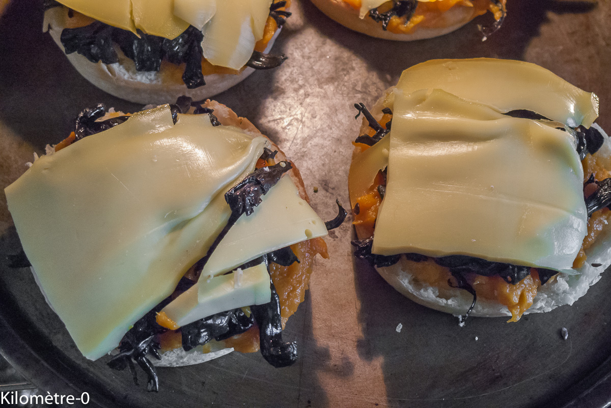 Burger aux trompettes de la mort et patate douce : étape 5 — Mettez-les quelques minutes sous le gril.