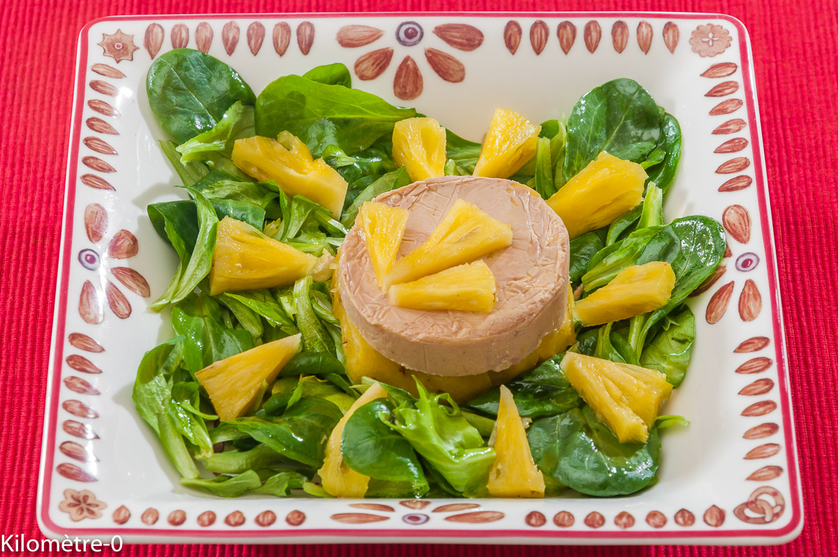 Photo de recette de salade de foie gras, ananas, facile, Noël; recette festive, rapide de Kilomètre-0, blog de cuisine réalisée à partir de produits locaux et issus de circuits courts