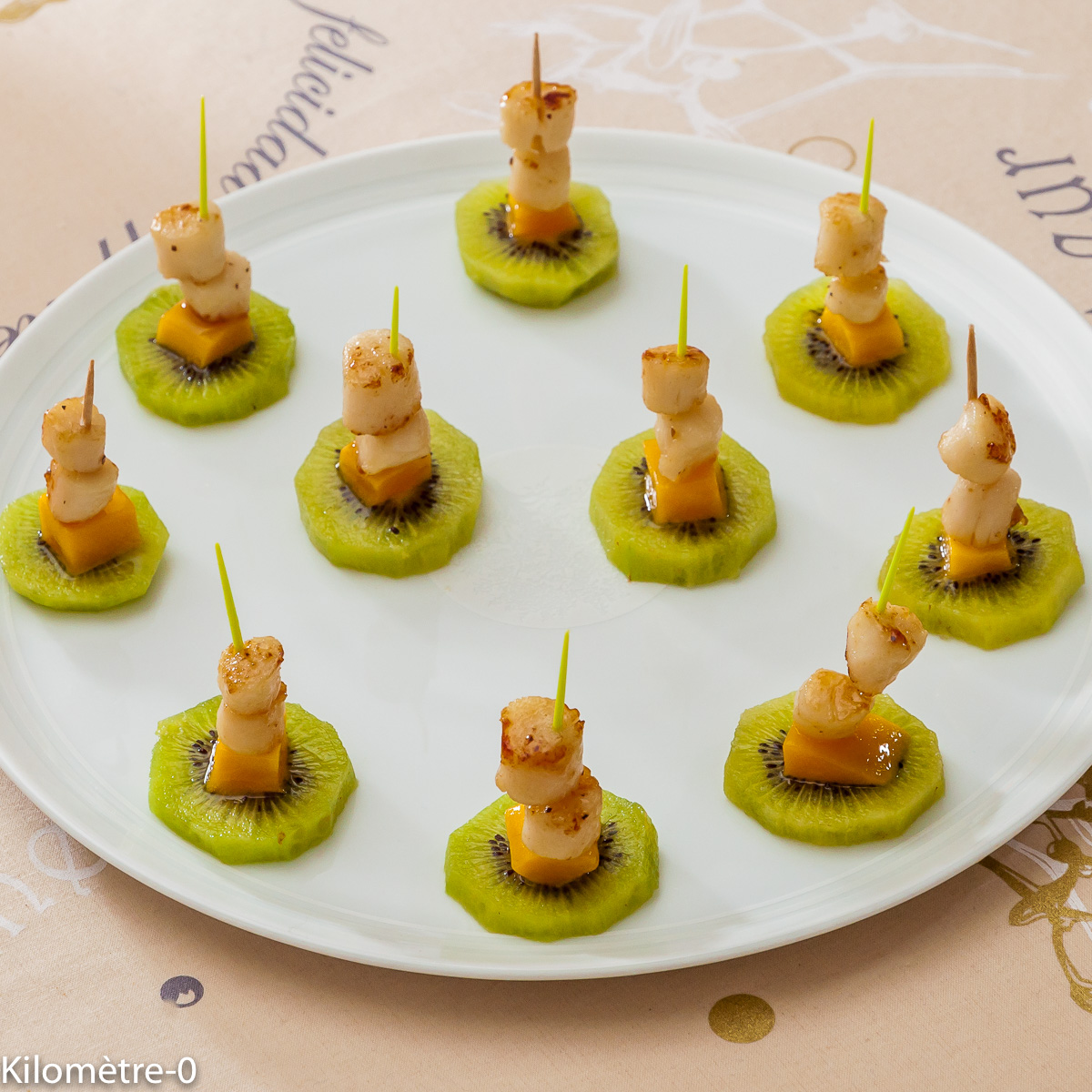 Photo de recette de kiwi, mangue, saint jacques, noix de pétoncles, apéro de Kilomètre-0, blog de cuisine réalisée à partir de produits locaux et issus de circuits courts