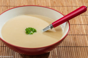 Photo de recette de potage, velouté, légumes, soupe, oignons, bio, végétarienne, traditionnelle, classique, bio de Kilomètre-0, blog de cuisine réalisée à partir de produits locaux et issus de circuits courts