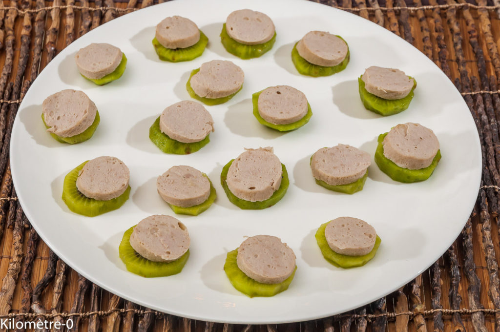 Photo de recette d'apéro facile, boudin blanc, kiwi, facile, rapide de Kilomètre-0, blog de cuisine réalisée à partir de produits locaux et issus de circuits courts