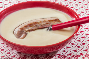 Photo de recette de soupe, poitrine fumée, lard, velouté, potage, chou fleur, bio, léger, de Kilomètre-0, blog de cuisine réalisée à partir de produits locaux et issus de circuits courts
