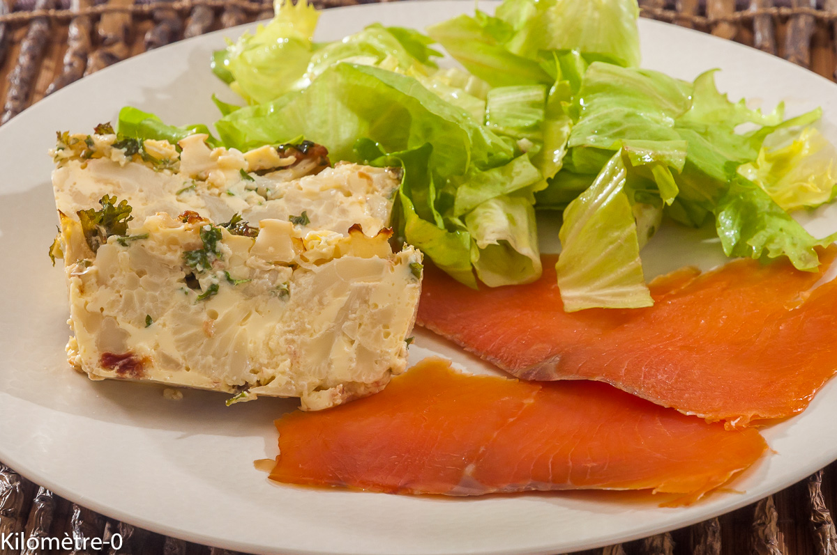 Photo de recette de terrine de chou fleur, saumon fumé, salade, salade composée de Kilomètre-0, blog de cuisine réalisée à partir de produits locaux et issus de circuits courts