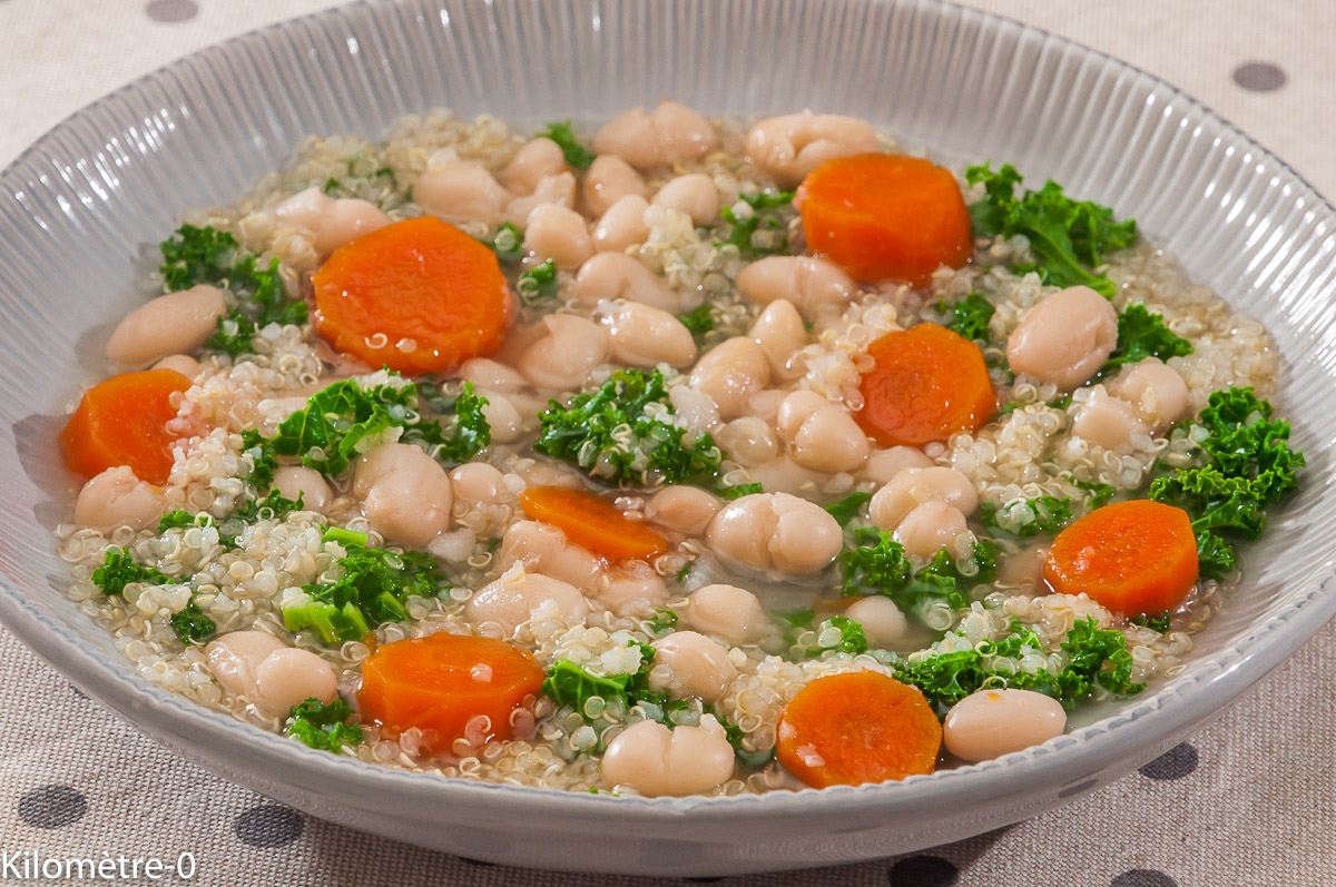 Photo de recette de chou kale, bio, soupe, hairocots blancs de Kilomètre-0, blog de cuisine réalisée à partir de produits locaux et issus de circuits courts