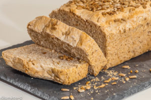 Photo de recette de pain bio très facile, très rapide, graines, tournesol, lin Kilomètre-0, blog de cuisine réalisée à partir de produits locaux et issus de circuits courts