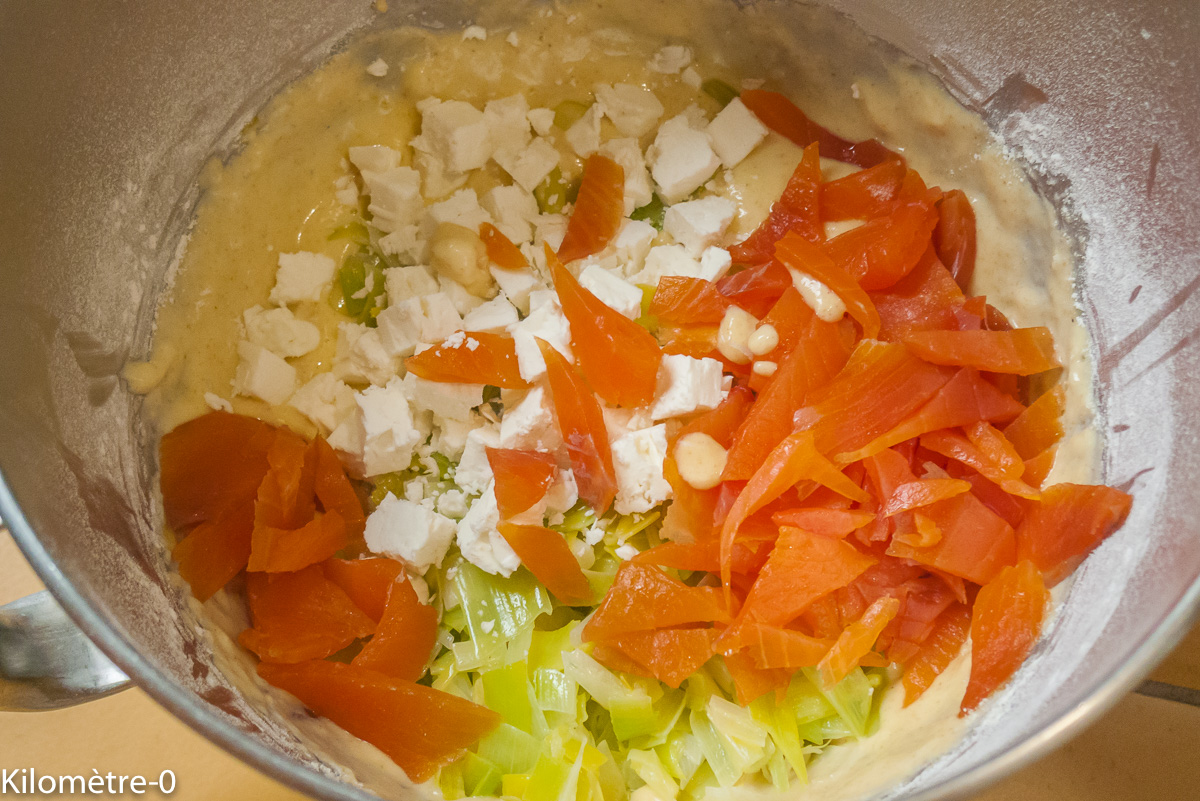 Photo de recette de préparation pour un cake, poireau, fêta, truite, saumon fumé de Kilomètre-0, blog de cuisine réalisée à partir de produits locaux et issus de circuits courts
