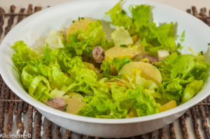 Photo de recette de salade de pommes de terre de Kilomètre-0, blog de cuisine réalisée à partir de produits locaux et issus de circuits courts