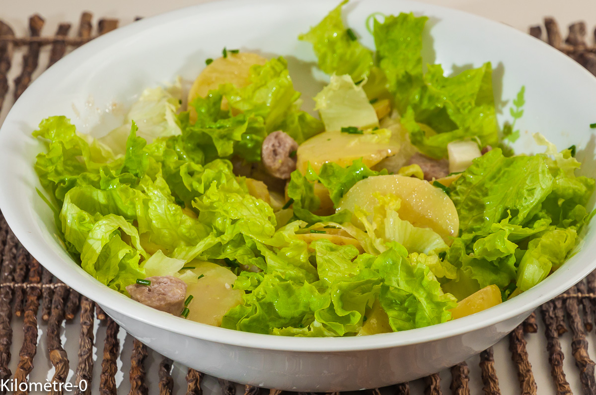 Photo de recette de salade de pommes de terre de Kilomètre-0, blog de cuisine réalisée à partir de produits locaux et issus de circuits courts