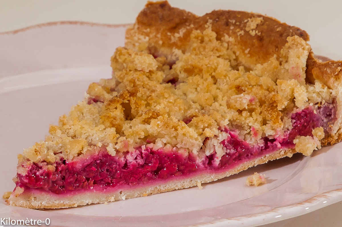 Photo de recette de tarte, fruits rouges, framboises, crumble de Kilomètre-0, blog de cuisine réalisée à partir de produits locaux et issus de circuits courts