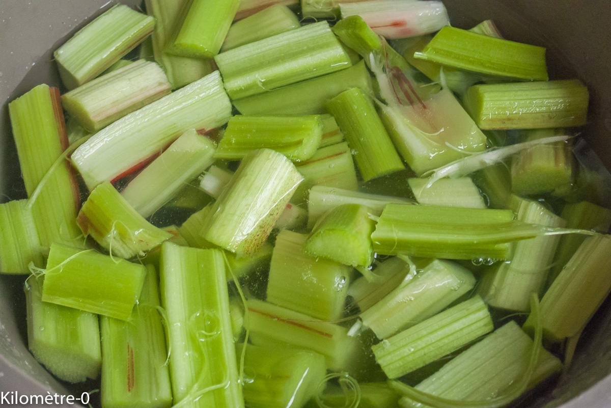 Photo de recette de rhubarbe de Kilomètre-0, blog de cuisine réalisée à partir de produits locaux et issus de circuits courts