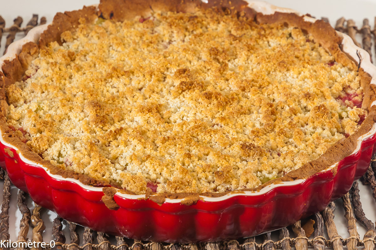 Photo de recette de tarte crumble fruits rouges, groseilles, rhubarbe de Kilomètre-0, blog de cuisine réalisée à partir de produits locaux et issus de circuits courts