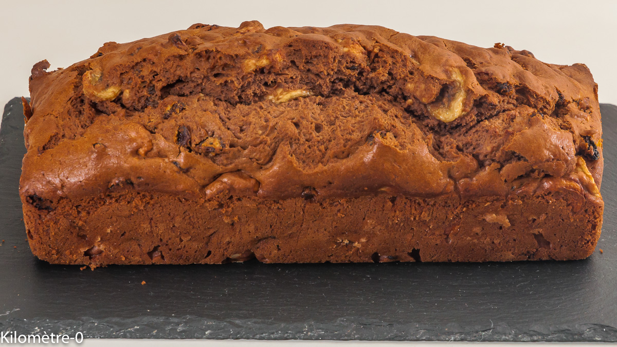 Photo de recette de cake, chocolat, banane, noix, raisins, facile de Kilomètre-0, blog de cuisine réalisée à partir de produits locaux et issus de circuits courts