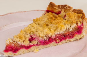 Photo de recette de dessert, tarte crumble, framboises, rhubarbe de  Kilomètre-0, blog de cuisine réalisée à partir de produits locaux et issus de circuits courts