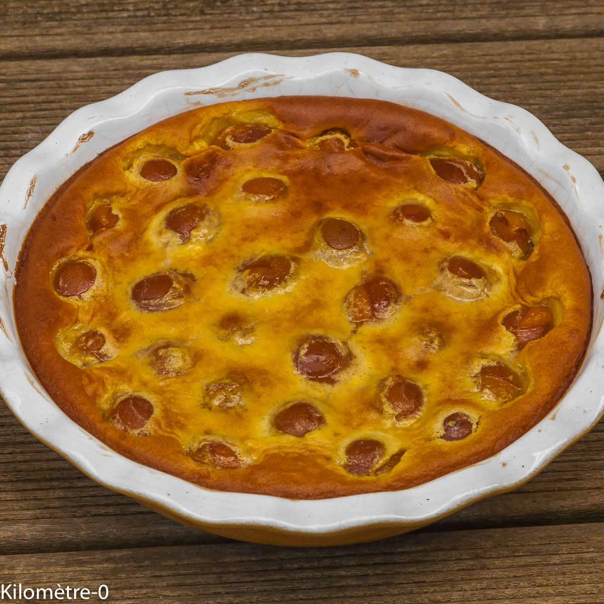 Photo de recette de clafoutis aux prunes de  Kilomètre-0, blog de cuisine réalisée à partir de produits locaux et issus de circuits courts