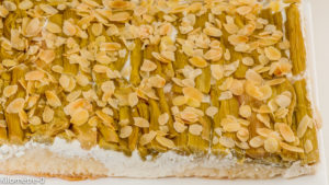 Photo de recette de gâteau briioché à la rhubarbe, brioche, amandes de  Kilomètre-0, blog de cuisine réalisée à partir de produits locaux et issus de circuits courts