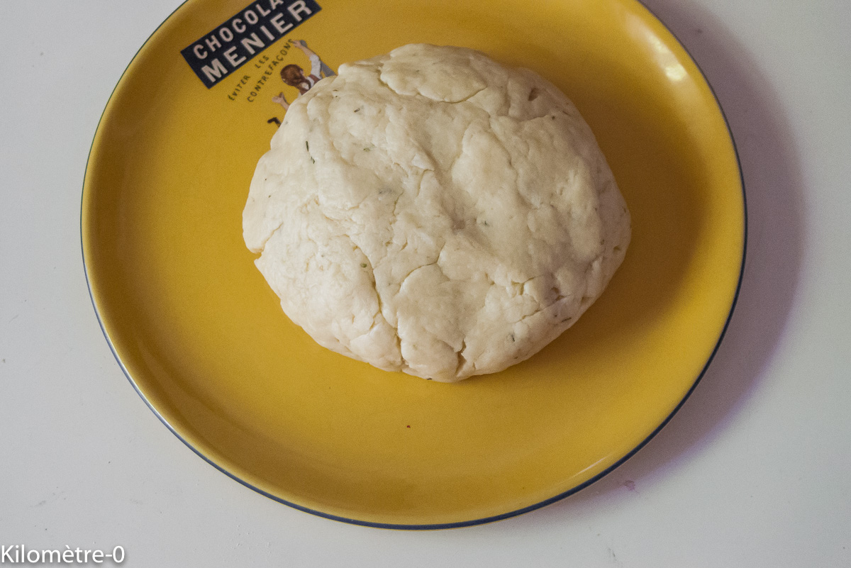 Photo de recette de pâte brisée maison, facile aux herbes de Kilomètre-0, blog de cuisine réalisée à partir de produits locaux et issus de circuits courts
