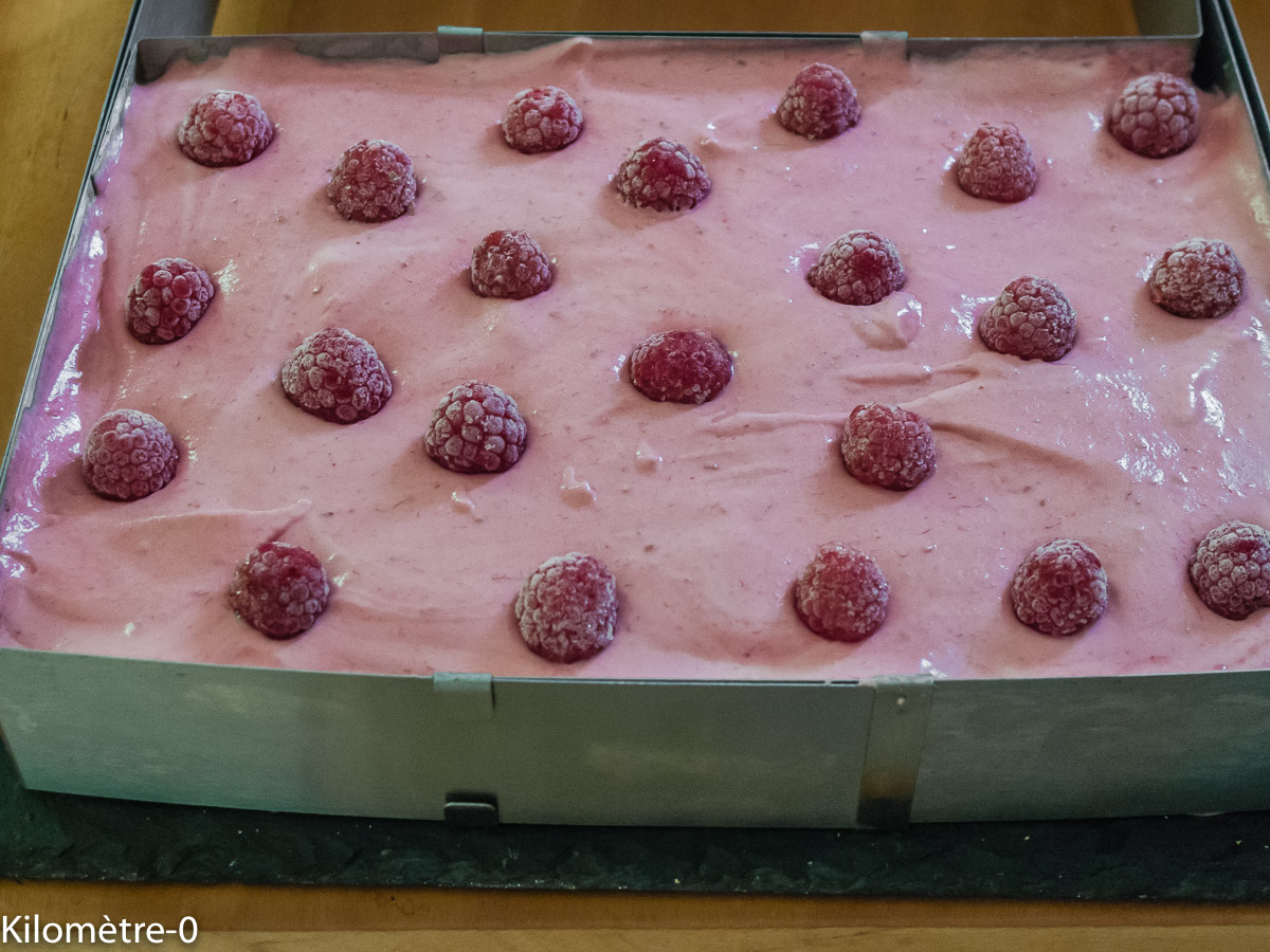 Photo de recette d'entremets, mousse aux framboises, fruits rouges, de Kilomètre-0, blog de cuisine réalisée à partir de produits locaux et issus de circuits courts