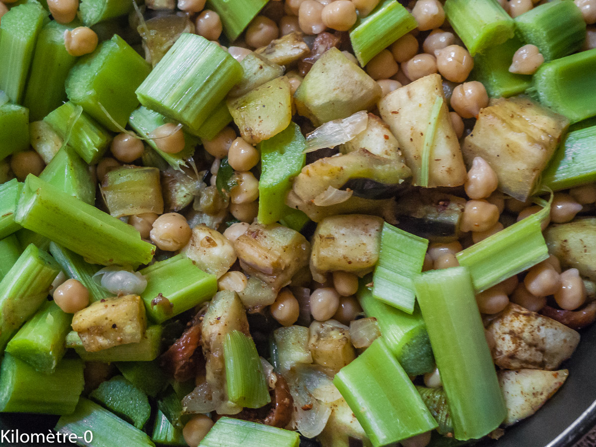 Photo de recette de tajine, pois chiches, aubergines, rhubarbe, de Kilomètre-0, blog de cuisine réalisée à partir de produits locaux et issus de circuits courts