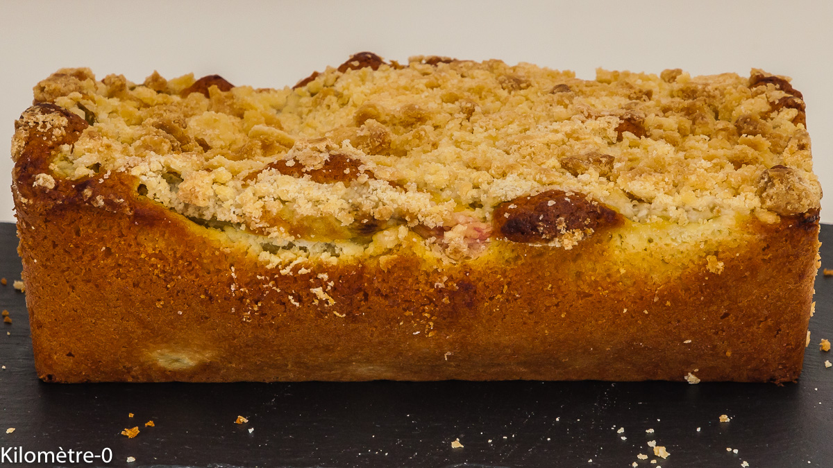 Photo de recette de crumbcake, rhubarbe, facile de Kilomètre-0, blog de cuisine réalisée à partir de produits locaux et issus de circuits courts