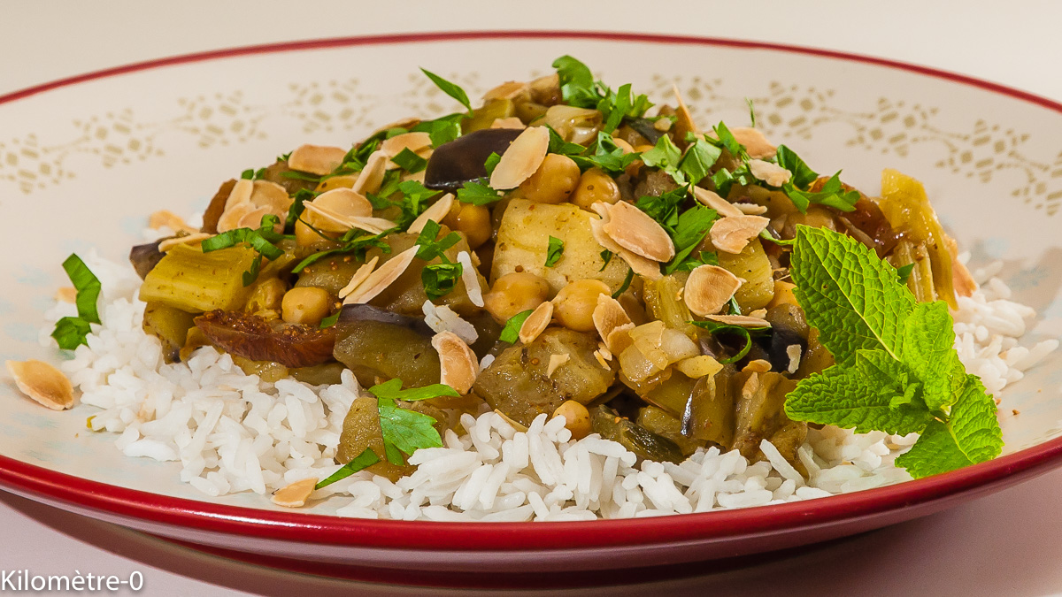 Photo de recette de tajine, pois chiches, rhubarbe, aubergines, de Kilomètre-0, blog de cuisine réalisée à partir de produits locaux et issus de circuits courts