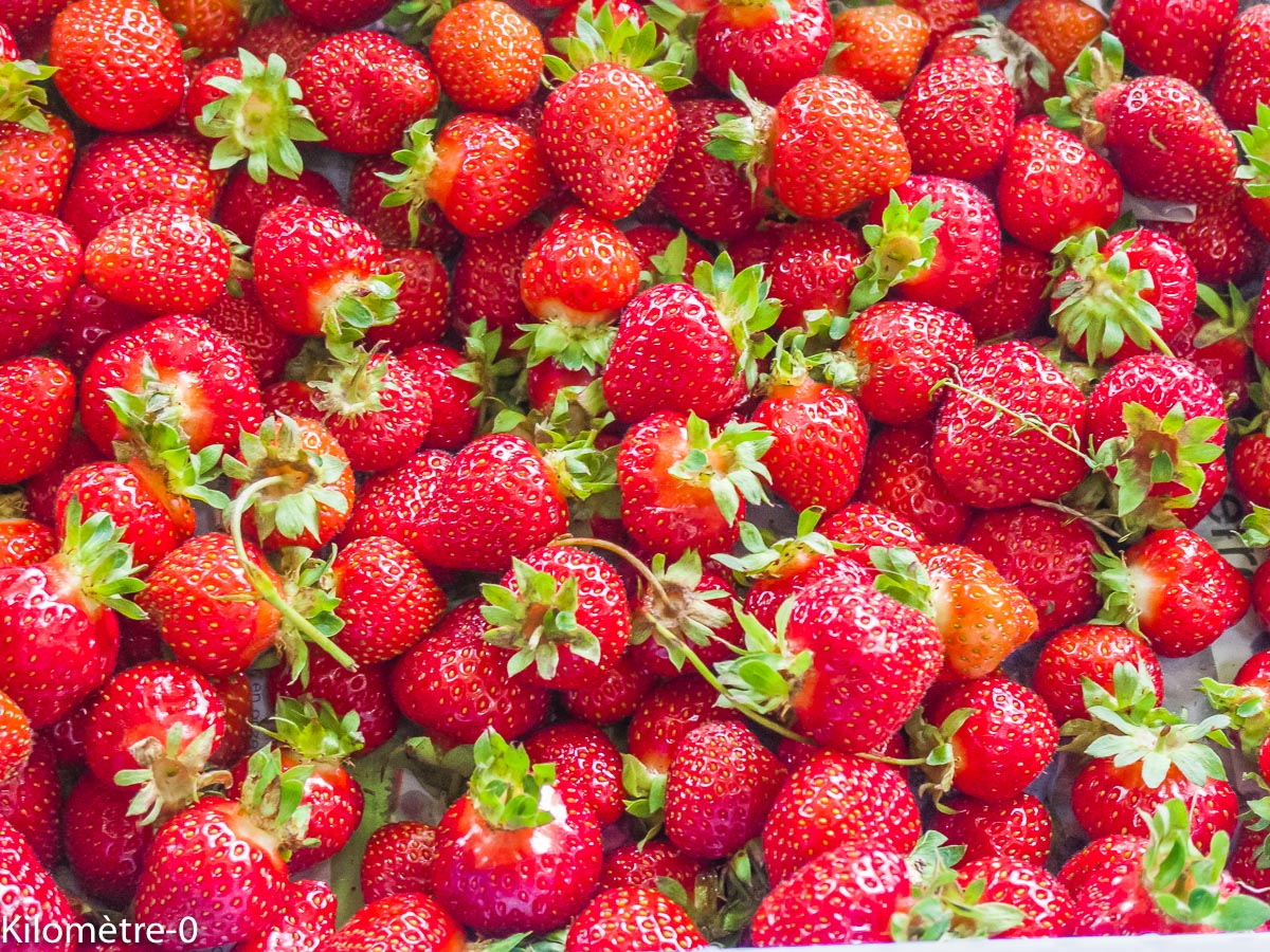 Photo de recette de fraises de Kilomètre-0, blog de cuisine réalisée à partir de produits locaux et issus de circuits courts