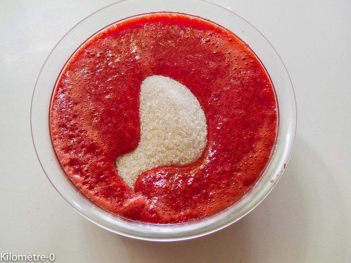 Photo de recette de coulis de fraises de Kilomètre-0, blog de cuisine réalisée à partir de produits locaux et issus de circuits courts