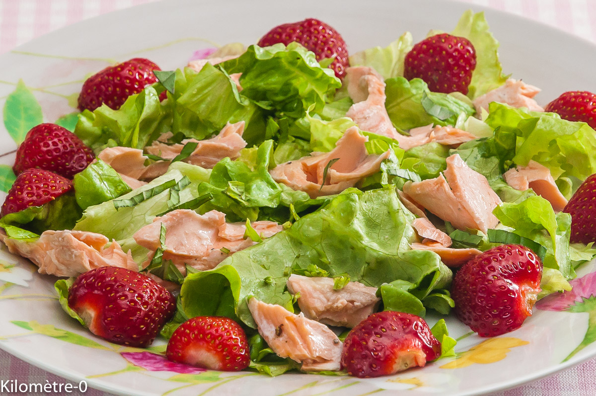 Photo de recette de salade de saumon aux fruits rouges de Kilomètre-0, blog de cuisine réalisée à partir de produits locaux et issus de circuits courts