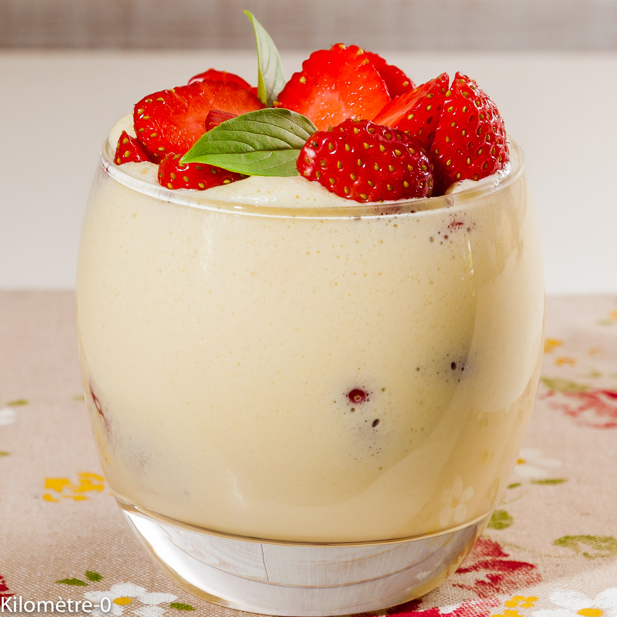 Photo de recette de tiramisu, dessert italien, fruits rouges, fraises, facile, rapide, été, maison de Kilomètre-0, blog de cuisine réalisée à partir de produits locaux et issus de circuits courts