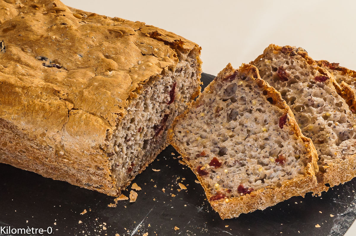 Photo de recette de pain très rapide, très facile, graines, cranberries de Kilomètre-0, blog de cuisine réalisée à partir de produits locaux et issus de circuits courts