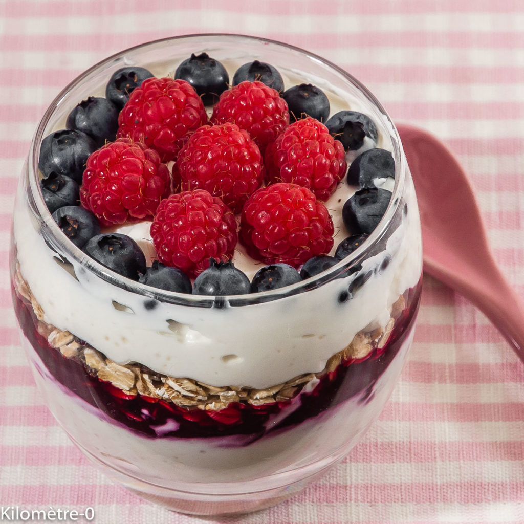 Verrine de yaourt au muesli et fruits rouges – Kilomètre-0