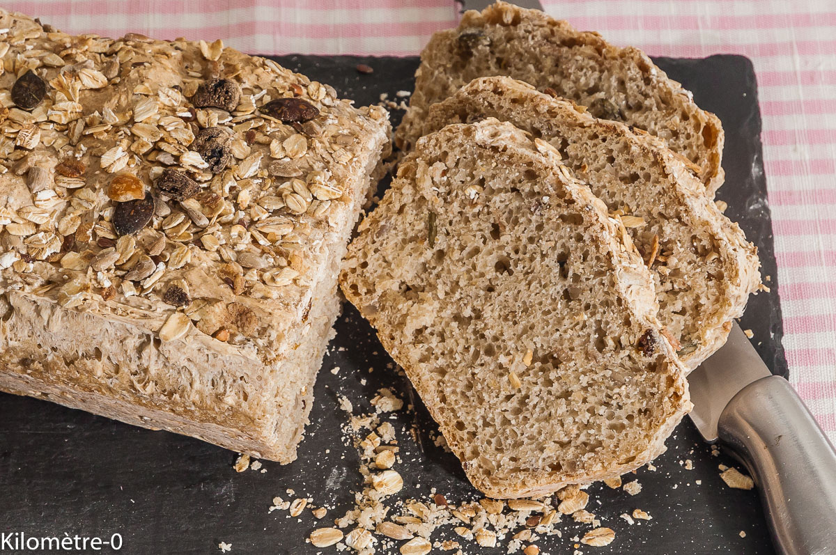 Photo de recette de pain au muesli, très facile et très rapide de Kilomètre-0, blog de cuisine réalisée à partir de produits locaux et issus de circuits courts