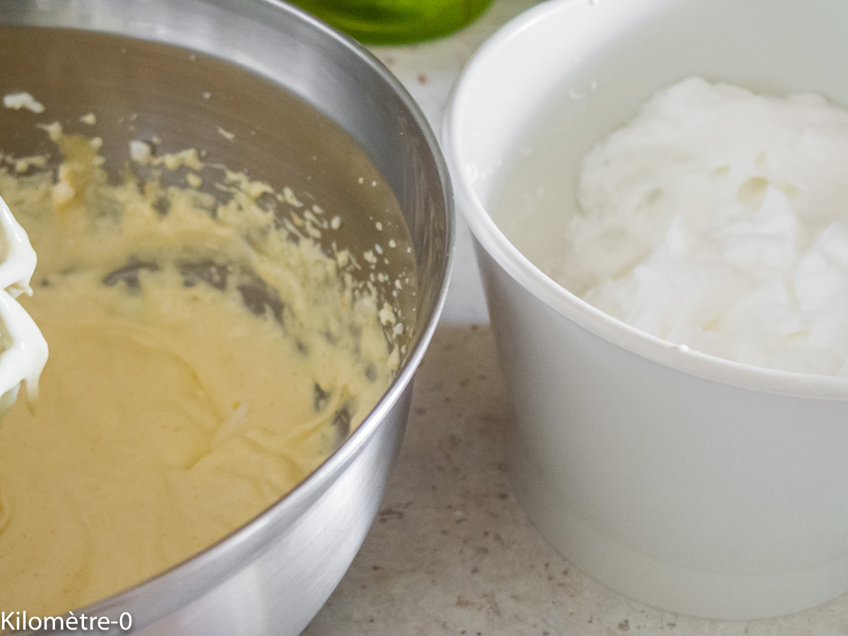 Tiramisu au muesli et au coulis de cassis : étape 4 — Séparez les blancs des jaunes d'œufs et montez-les en neige ferme.